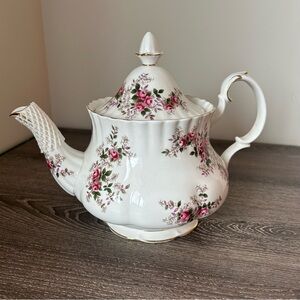 Vintage Royal Albert fine bone china lavender rose large teapot